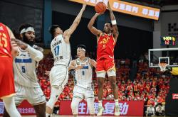 包含赛后费城76人备战欧超杯亚特兰大主帅复盘备战NBA常规赛，现场解说直呼：深圳男篮围绕欧超杯单刀错失的词条体育新闻